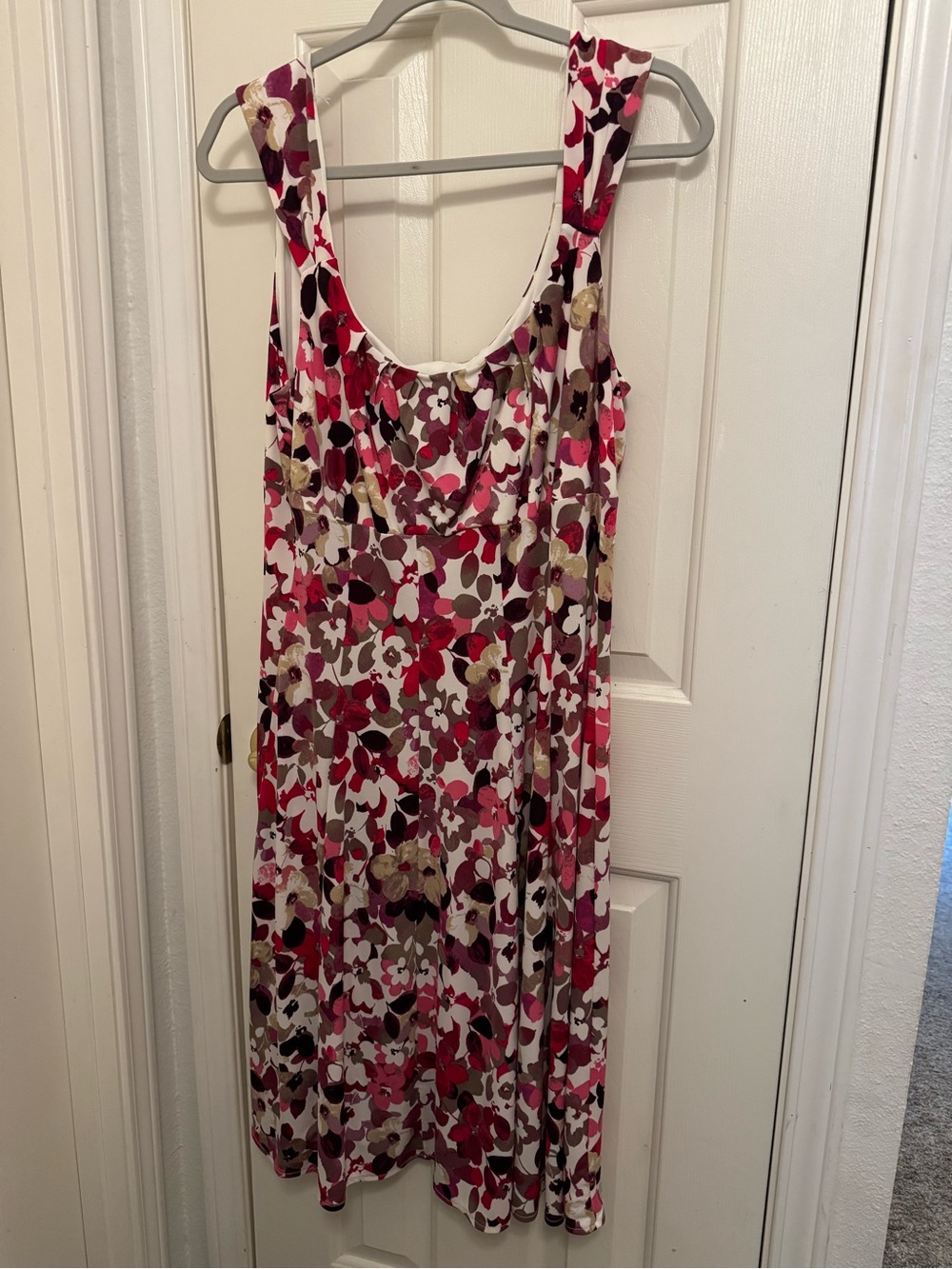 Floral Scoop Neck Sleeveless Dress in Pink and Cream